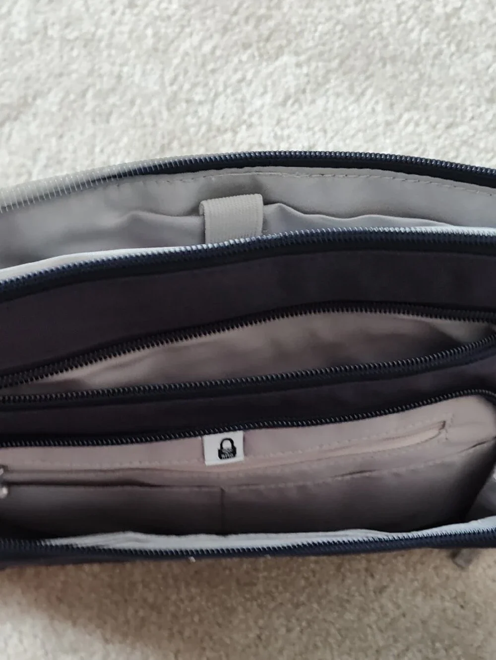 Baggallini compact black